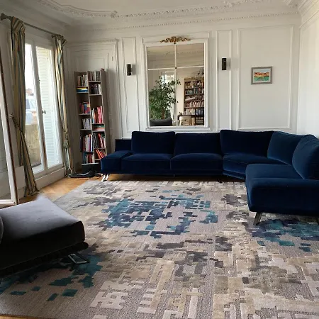 Vue Imprenable Sur Le Musee Des Arts Et Metiers Paris